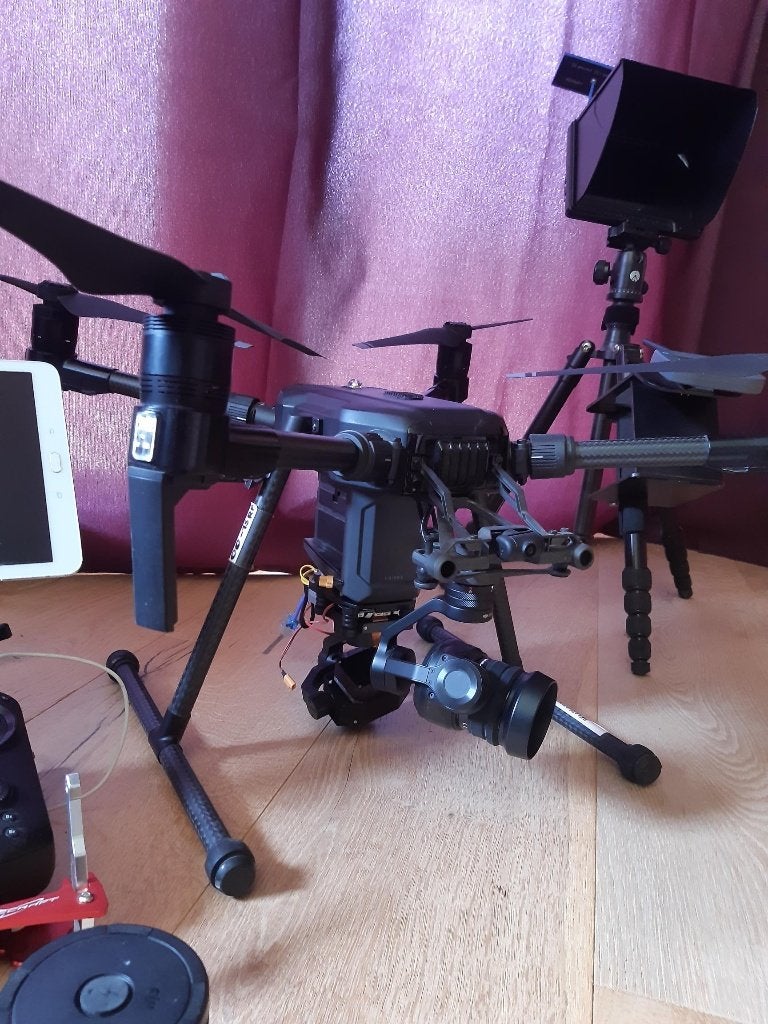 DJI Matrice 200 + warmtebeeld TAU2 (weidevogeldrone), TV, Hi-fi & Vidéo, Drones, Qualité supérieure, Utilisé, Drone professionnel