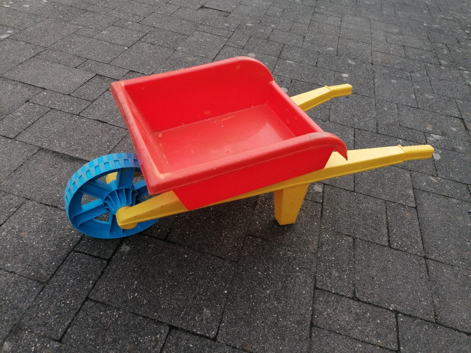 speelgoed kruiwagen, Ophalen