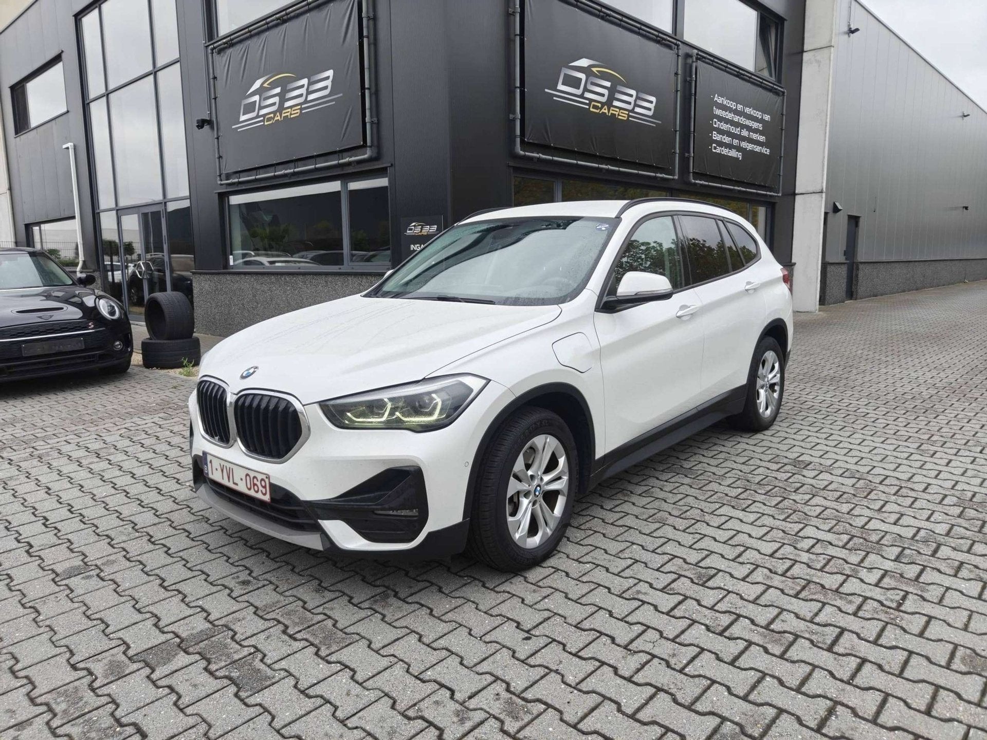 BMW X1 1.5iA xDrive25e 220pk/LED/Leder/Camera/Cruise/ElecKof, Auto's, Dealer onderhouden, Gebruikt, Wit, Bedrijf