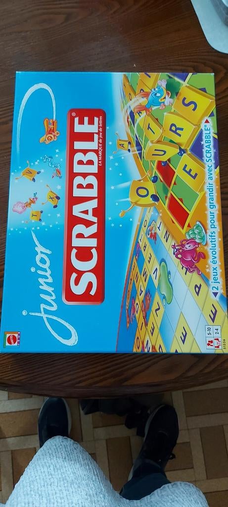 Scrabble junior. Mattel. Jeux de lettres, Trois ou quatre joueurs, Envoi, Comme neuf, Mattel