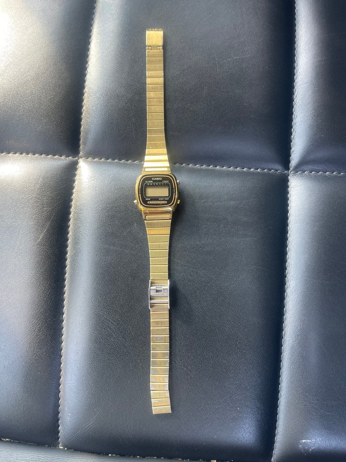 Montre Casio vintage dorée résistante à l'eau, Montre-bracelet, Autres marques, Enlèvement ou Envoi, Acier