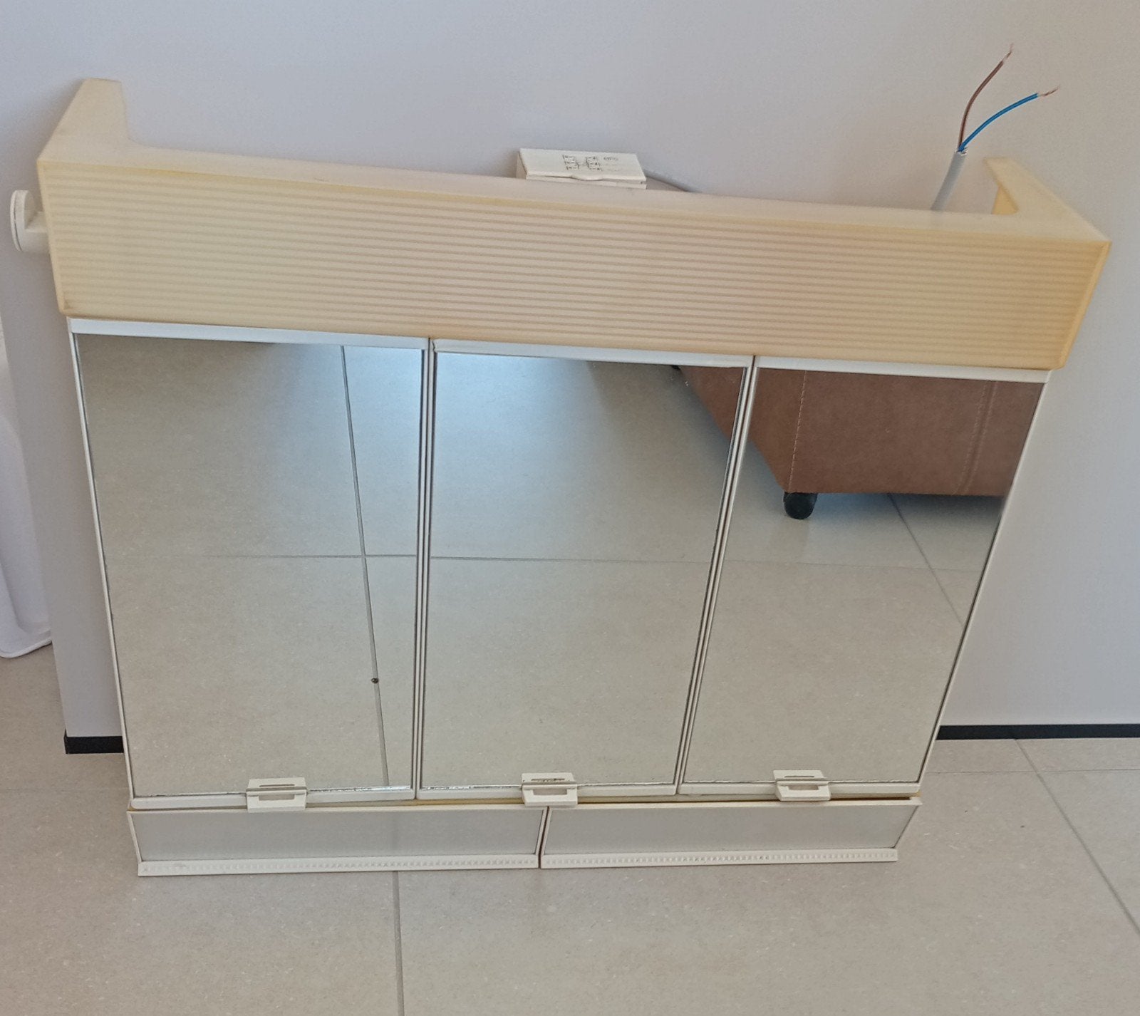 Armoire à glace de salle de bain (armoire à pharmacie), Enlèvement