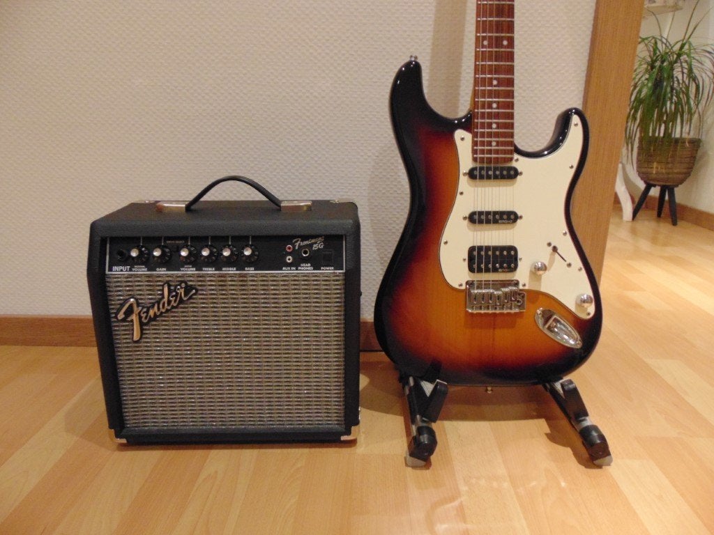 Stratocaster VGS RoadCruiser VST-110 + Fender Frontman 15G ., Musique & Instruments, Enlèvement, Neuf, Autres types