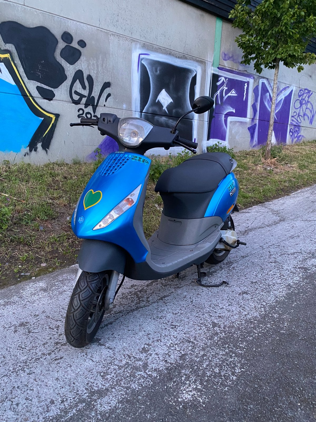Piaggio zip 2T - 2001 | A klasse | 1940km | zeldzaam !, Fietsen en Brommers, Scooters | Piaggio, Zo goed als nieuw, Zip, Klasse A (25 km/u)