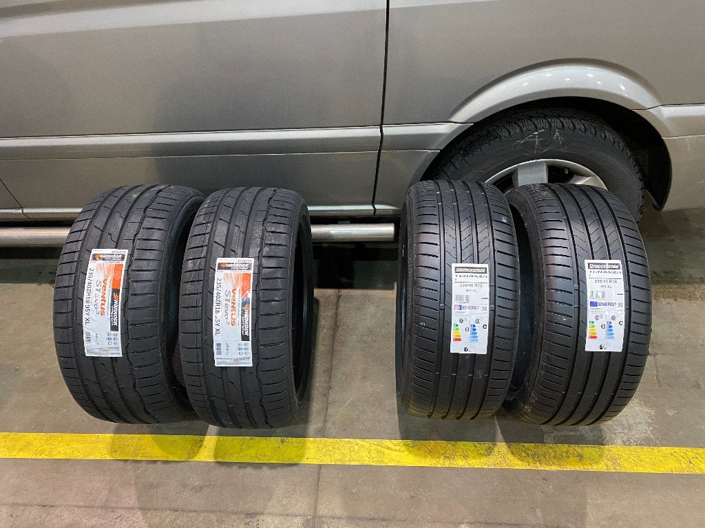 235/40 R18 95Y HANKOOK --- BRIDGESTONE 235/40 R18 95Y, Neuf, Pneus été, Enlèvement, 235 mm