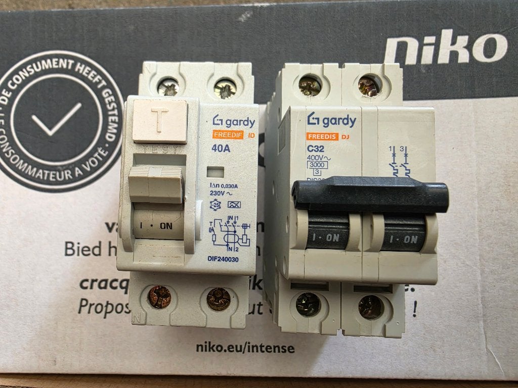 Allerlei elektriciteit = zekeringen - bellen - parlofoon enz, Ophalen