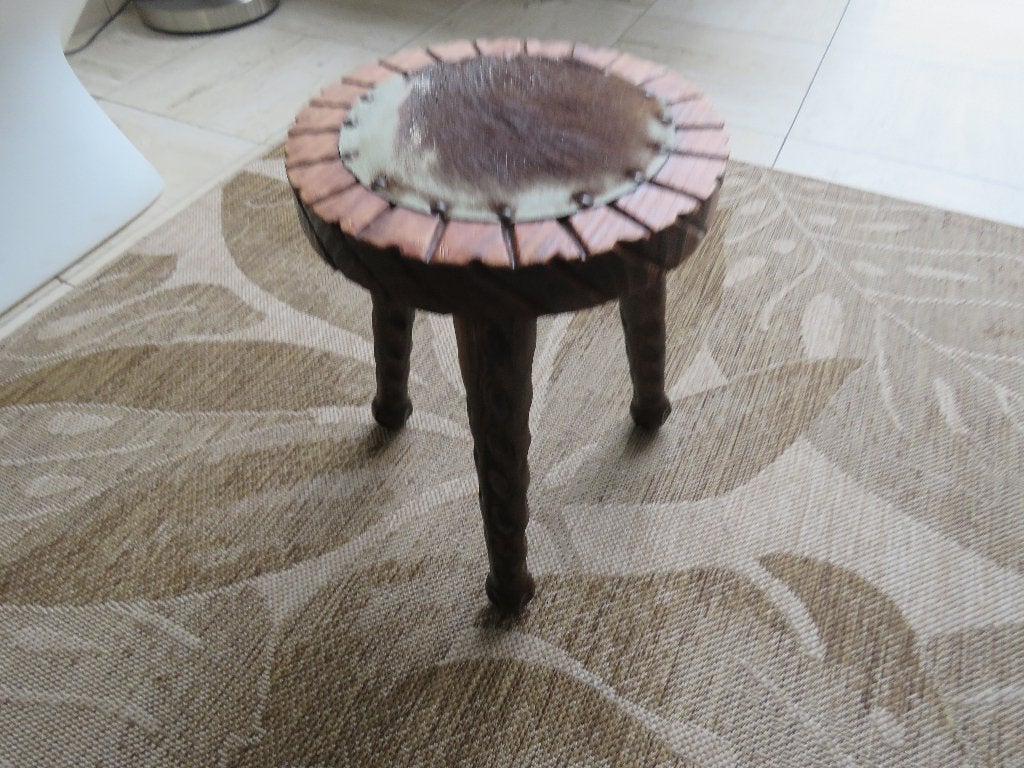 Tabouret brutaliste en bois en peau d'animal Espagne 1960-70, Antiquités & Art, Enlèvement ou Envoi