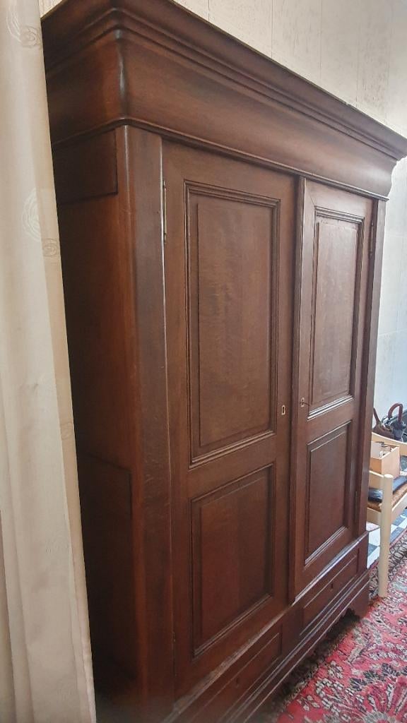 Antieke houten garderobekast, Ophalen