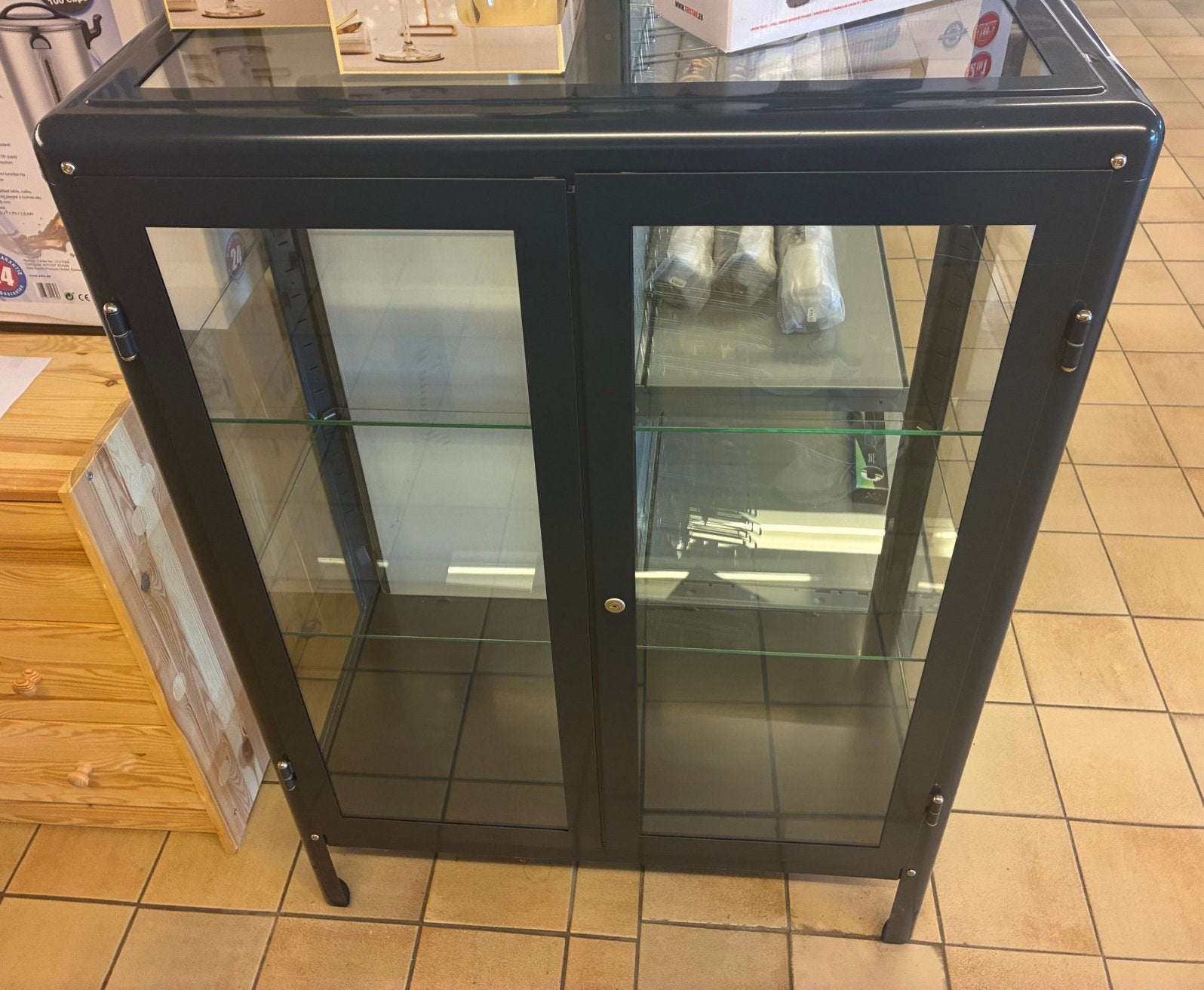 Vitrine en métal avec verre, Enlèvement