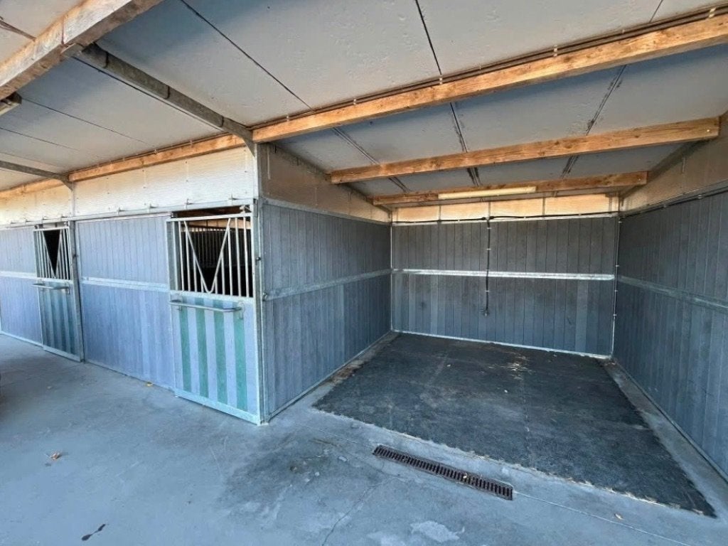 Pâturage à louer, Mise à l'étable, 2 ou 3 chevaux ou poneys