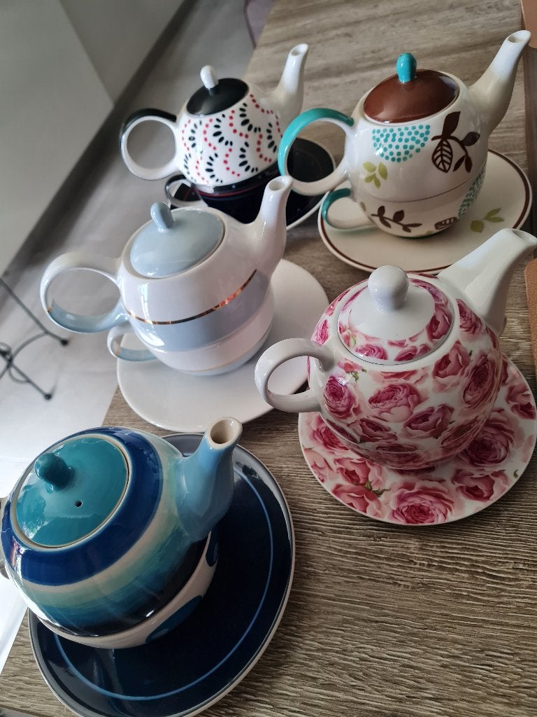 Collectie theepotten " Tea For One", Ophalen, Zo goed als nieuw