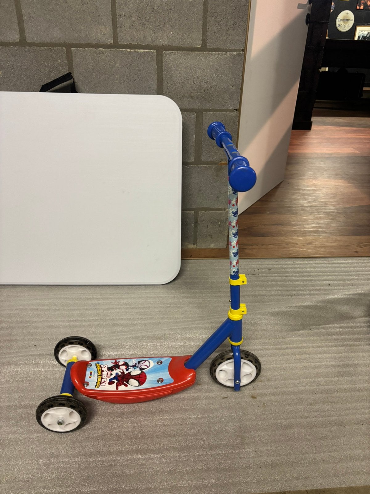 Step spiderman, Fietsen en Brommers, Ophalen, Zo goed als nieuw