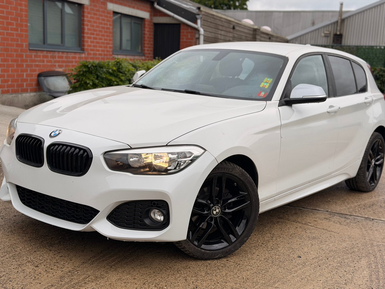 BMW 1 SERIE ✅118i M PACK 83000 KM !  GARANTIE, Auto's, 100 kW, 1498 cc, 110 g/km, Wit