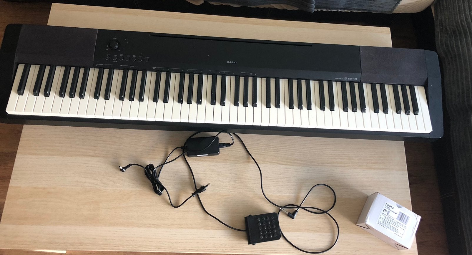 Piano numérique Casio CDP-270 Impeccable Alim neuve + pédale, Musique & Instruments, Enlèvement, Comme neuf, Noir, Piano