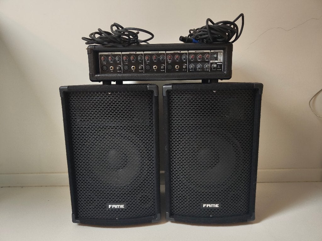 Complete PA-installatie Fame - 2 boxen, powermixer, kabels, Ophalen, Zo goed als nieuw, Minder dan 500 watt, P.A.
