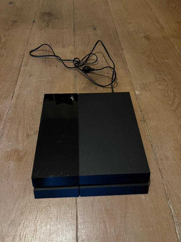 PlayStation 4 console met 1 controller en spel Farcy, Ophalen, 500 GB, Zo goed als nieuw, Met 1 controller