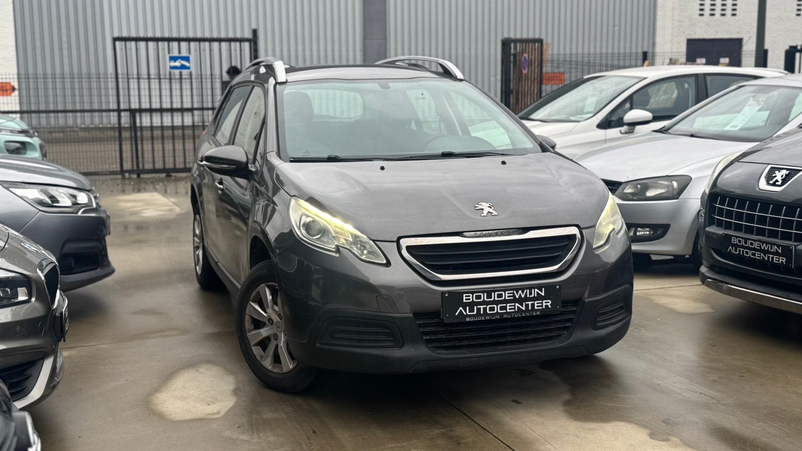 Peugeot 2008 1.2Benzine 111.xxxkm 2015 / Garantie, Voorwielaandrijving, Stof, Zwart, 5 deurs