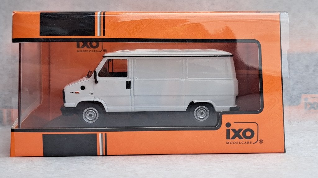 Fiat Ducato 1982 1/43éme, Neuf, Enlèvement ou Envoi, Voiture, Ixo