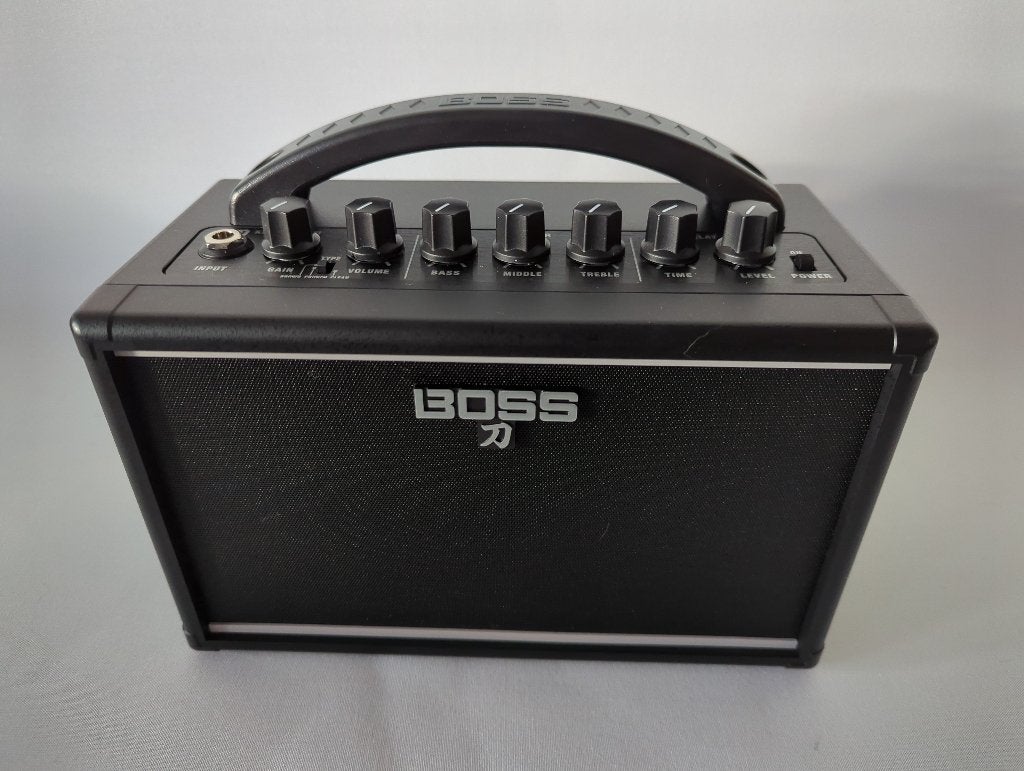 Boss KTN-MINI Katana Mini 7W combo, Musique & Instruments, Amplis | Basse & Guitare, Enlèvement ou Envoi, Comme neuf