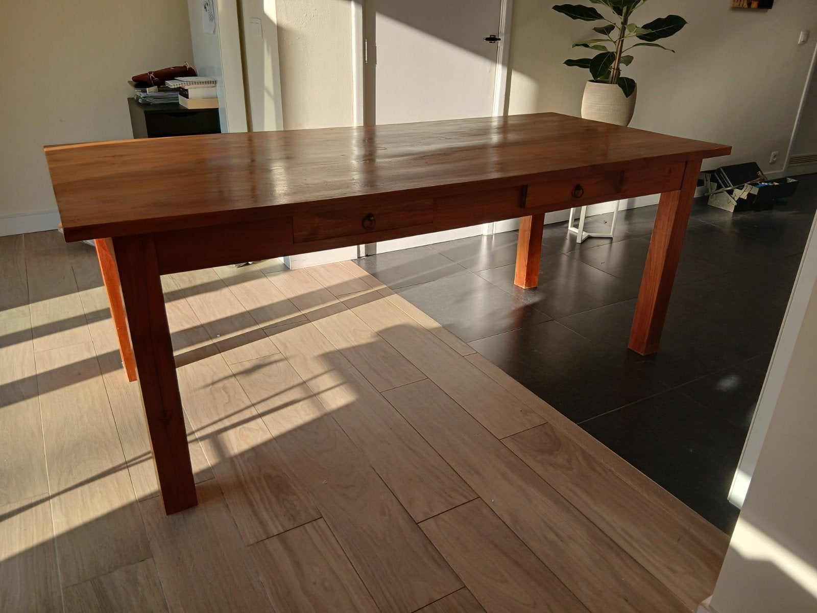 Grote strakke houten eettafel, Huis en Inrichting, Ophalen