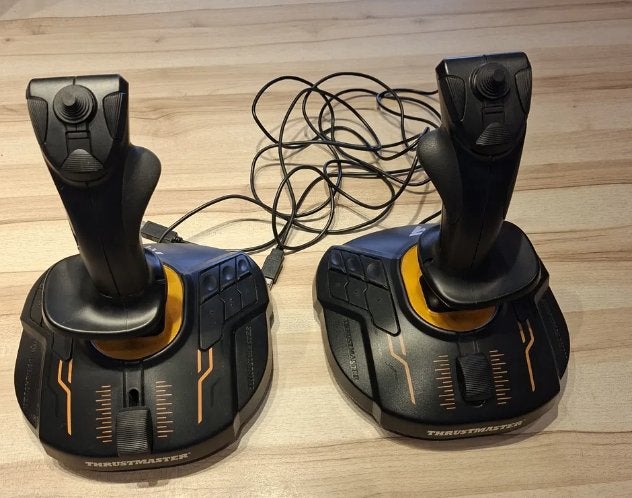 Thrustmaster T.16000M Duo – 2 joysticks, Informatique & Logiciels, Enlèvement, Comme neuf, TCA & Thrustmaster