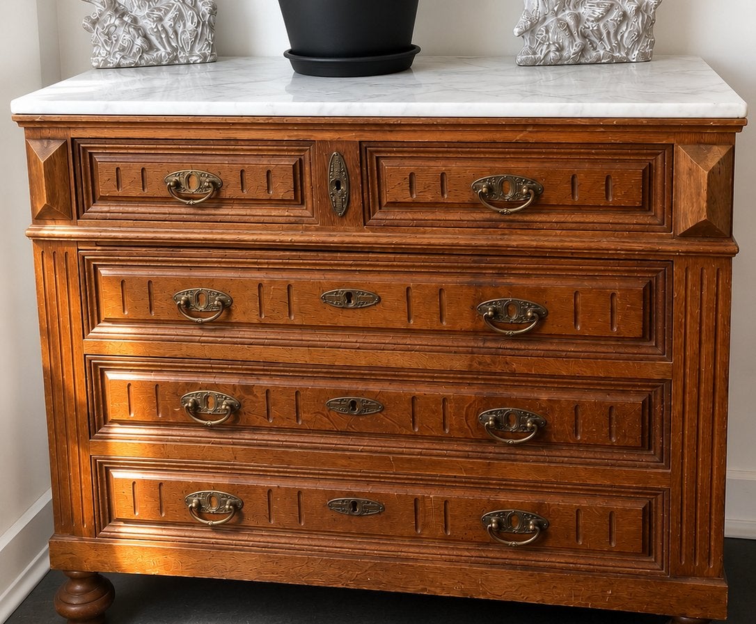 Belle commode ancienne en bois massif avec plateau en marbre, Enlèvement, Comme neuf, 100 à 150 cm