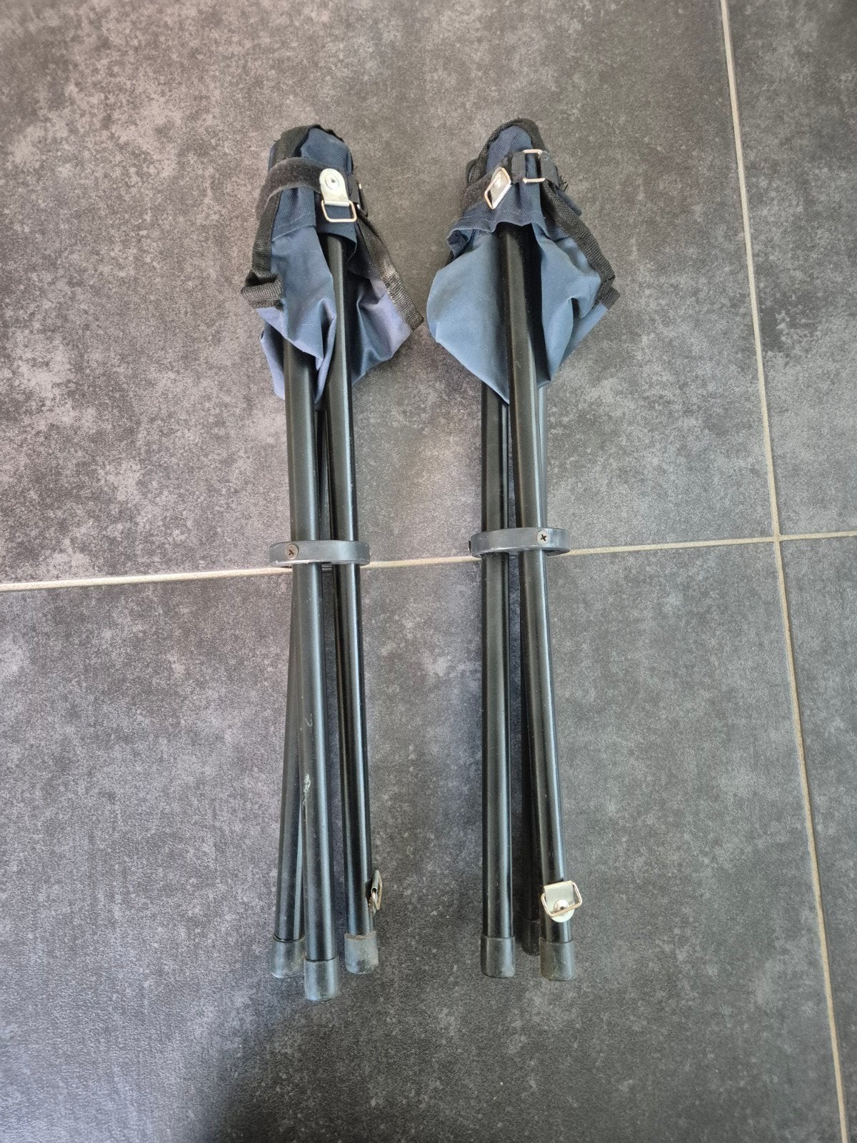 2 kampeerstoeltjes, Ophalen