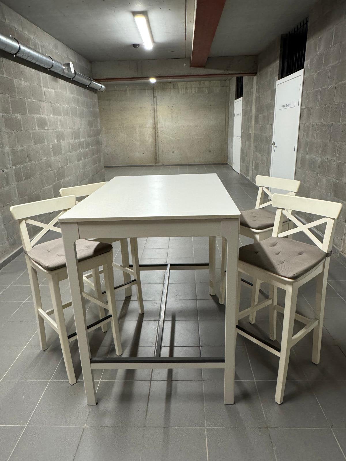Bartafel met stoelen, Huis en Inrichting, Ophalen, Zo goed als nieuw