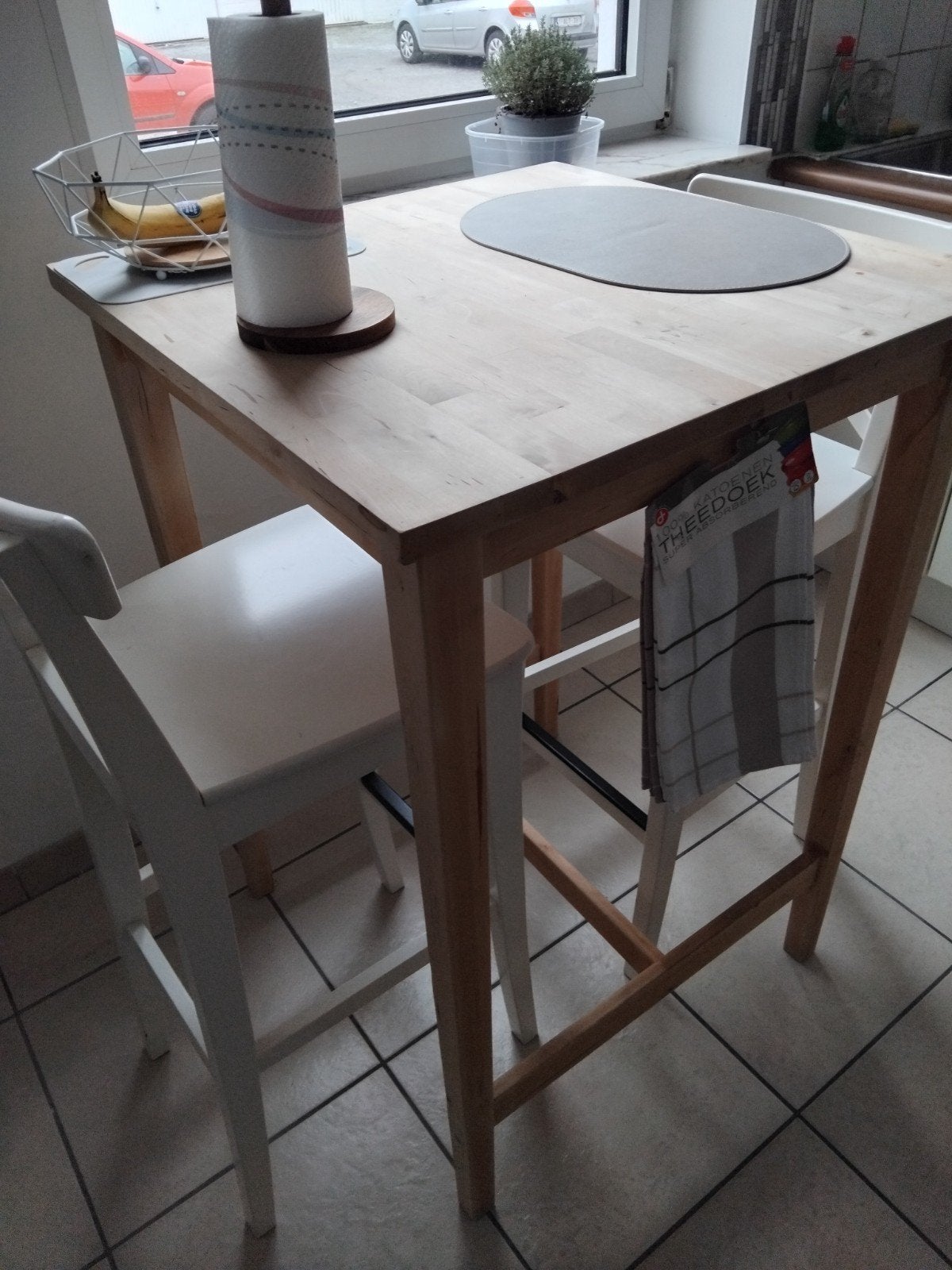 Table haute + 2 belles chaises, Enlèvement