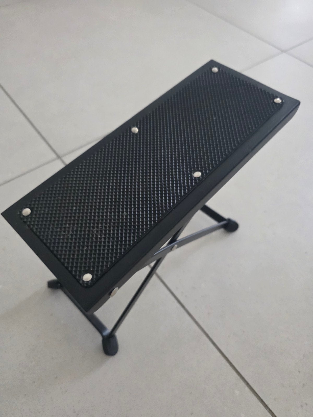 Voetbank gitaar, Ophalen
