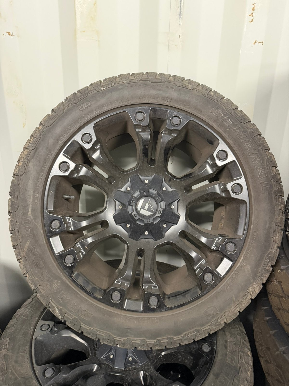 Fuel velgen met Grabber banden voor Hilux, Ophalen, Band(en)