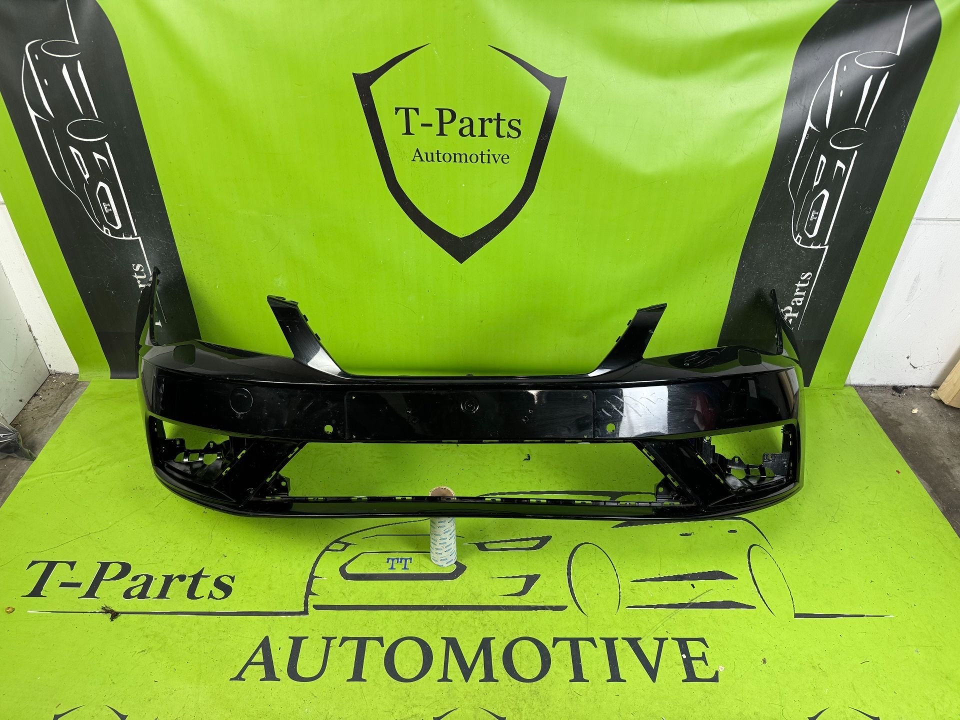 Pare-chocs avant de la Seat Leon, Neuf, Pare-chocs, Autovia A-2, Km 585 585
08760  Martorell, ES, SEAT S.A.