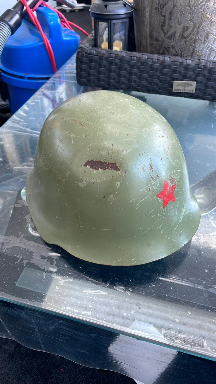 Helm met rode ster, Enlèvement ou Envoi