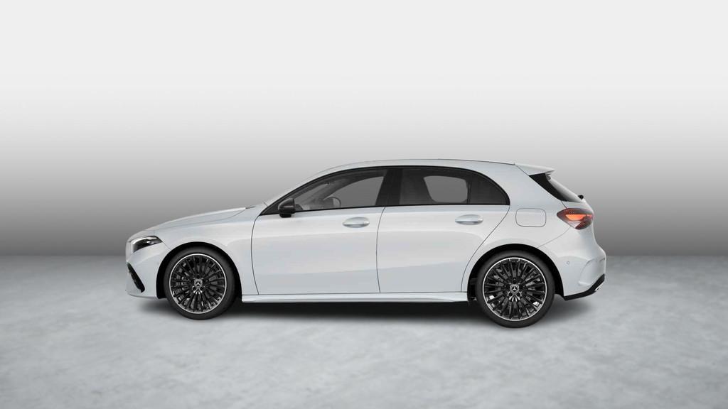 Mercedes-Benz A-Klasse 180 Hatchback AMG Line | Panoramisch, Stof, Gebruikt, 4 cilinders, 136 pk