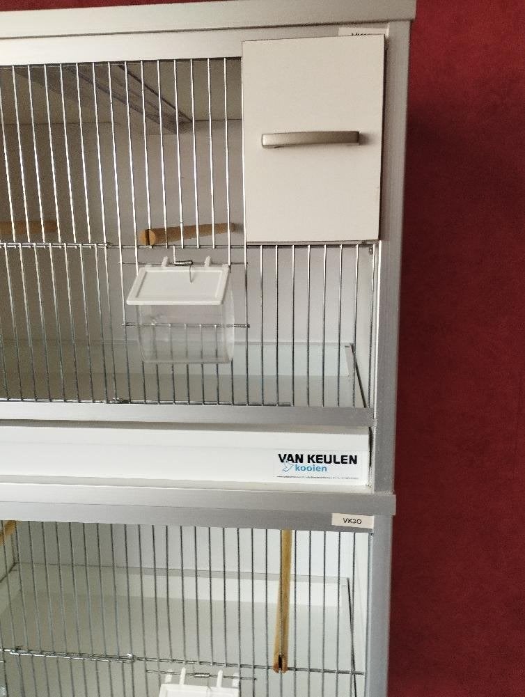 Set 2 vogelkooien op statief, Dieren en Toebehoren, Vogels | Hokken en Kooien, Ophalen, Zo goed als nieuw, Hout, Broedkooi of Kweekkooi