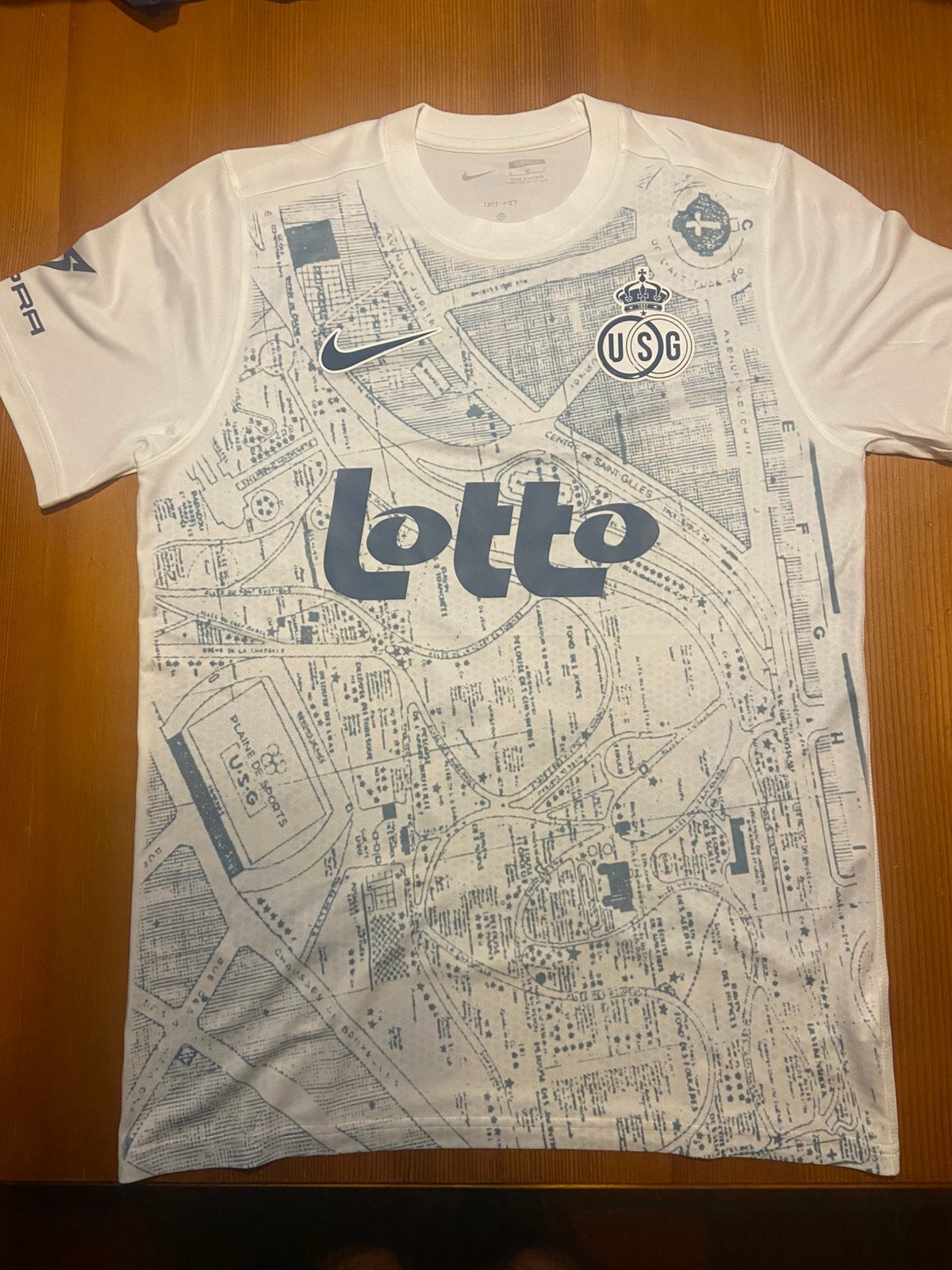 Voetbalshirt Union Saint Gilloise, Sport en Fitness, Maat M, Ophalen of Verzenden, Zo goed als nieuw, Shirt