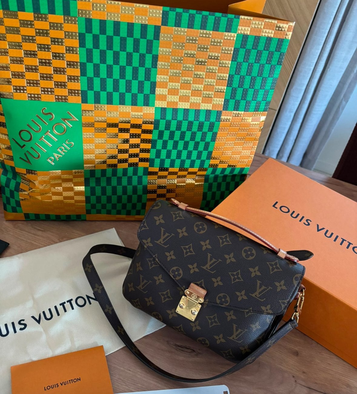 Louis vuitton Pochette Metis, Ophalen, Zo goed als nieuw