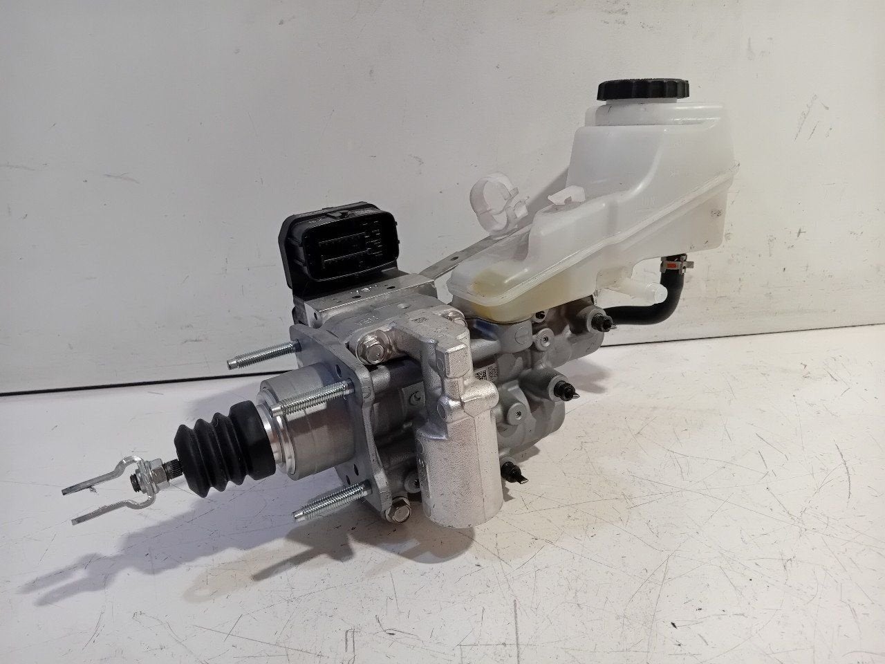 Rembekrachtiger Toyota C-HR, Onderdelen@venauto.nl, Van der Ven Autorecycling B.V., Ettenseweg 76, 4706 PB Roosendaal, The Netherlands