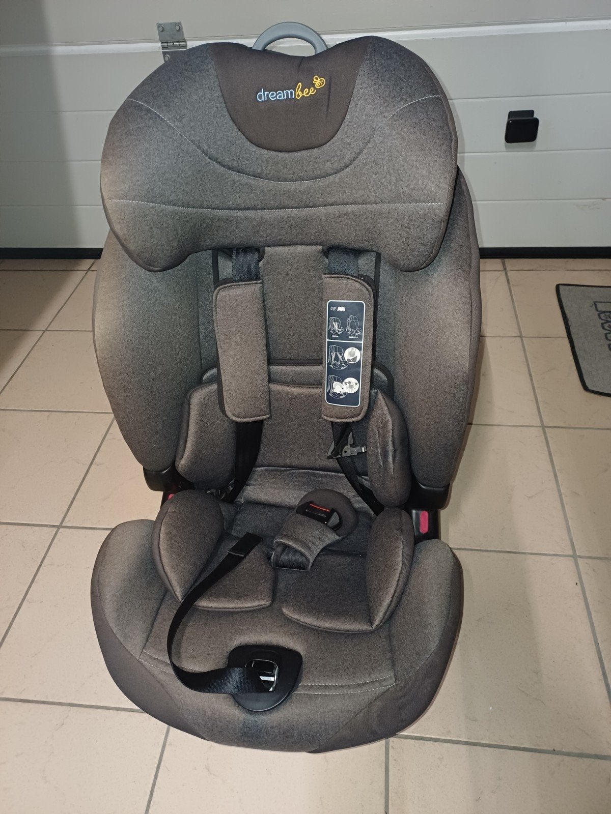 Chaise bébé Dreambee, Enfants & Bébés, Enlèvement, Isofix