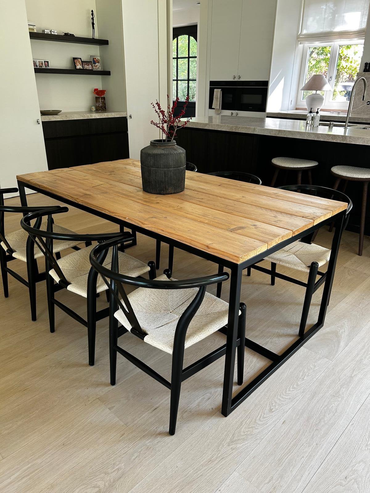 Eettafel - hout met zwart stalen frame, Huis en Inrichting, Tafels | Eettafels, Ophalen, 50 tot 100 cm, Zo goed als nieuw, Vijf personen of meer