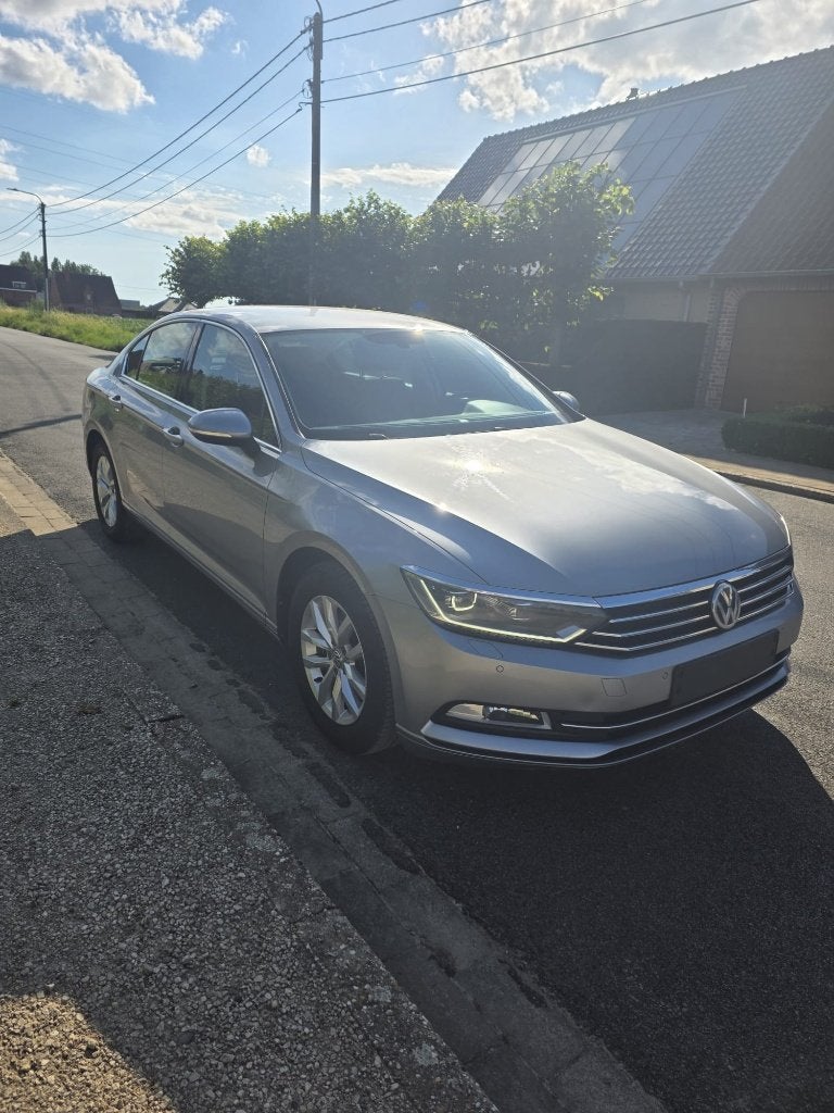 Volkswagen Passat Berline 1.6 TDI — 2018 — 166 000 km, Argent ou Gris, Entreprise, Boîte manuelle, Tissu