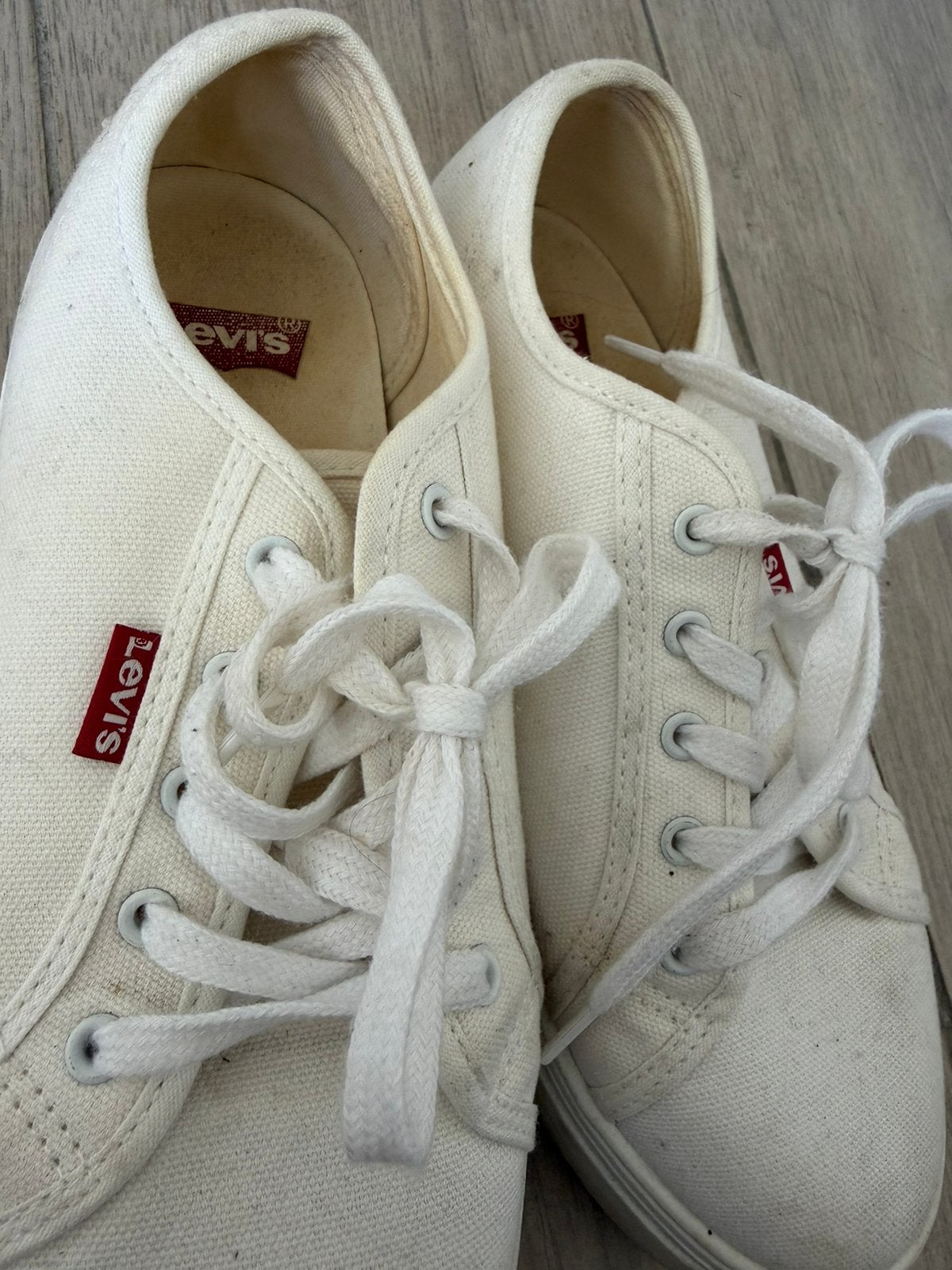 Levis schoenen, Wit, Ophalen of Verzenden, Zo goed als nieuw, Sneakers