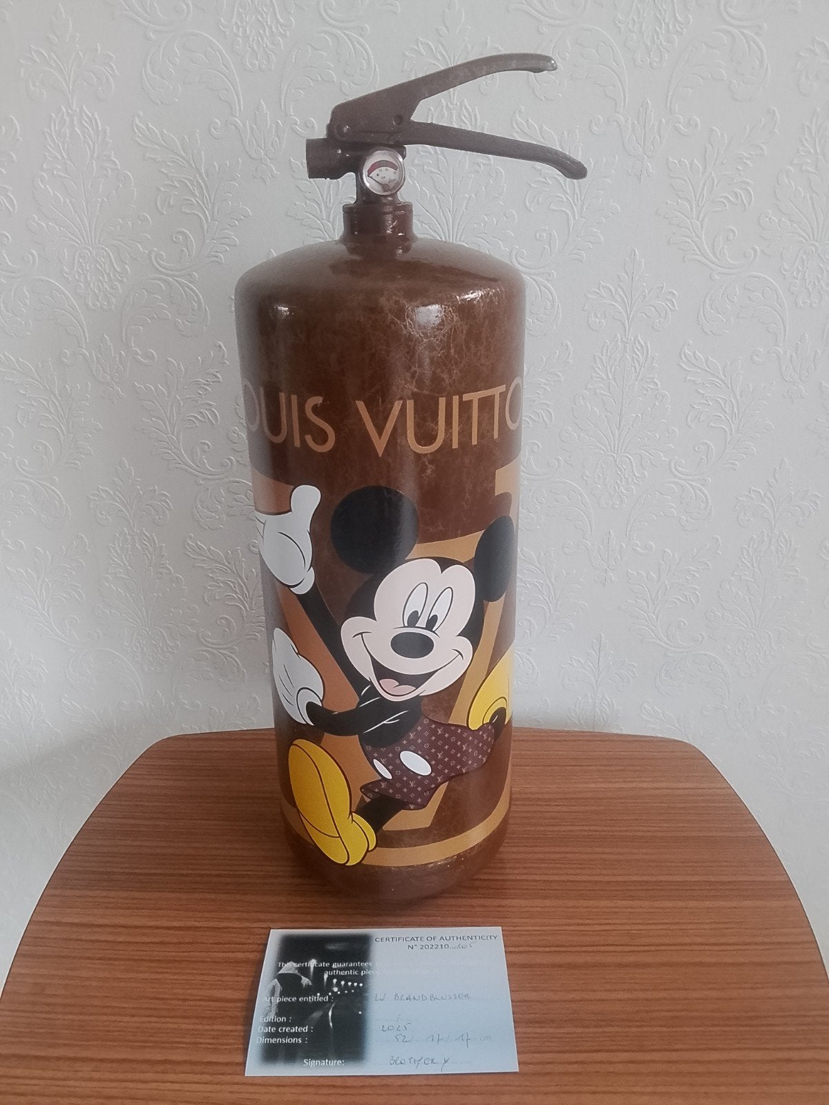 brandblusser inspired by Mickey and Louis Vuitton by Brother, Antiek en Kunst, Ophalen, Bruin