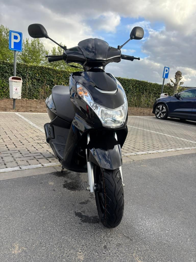 Peugeot Kisbee a klasse 2024 FULL POLINI – GOEDE STAAT, Fietsen en Brommers, Scooters | Peugeot, Zo goed als nieuw, Ophalen