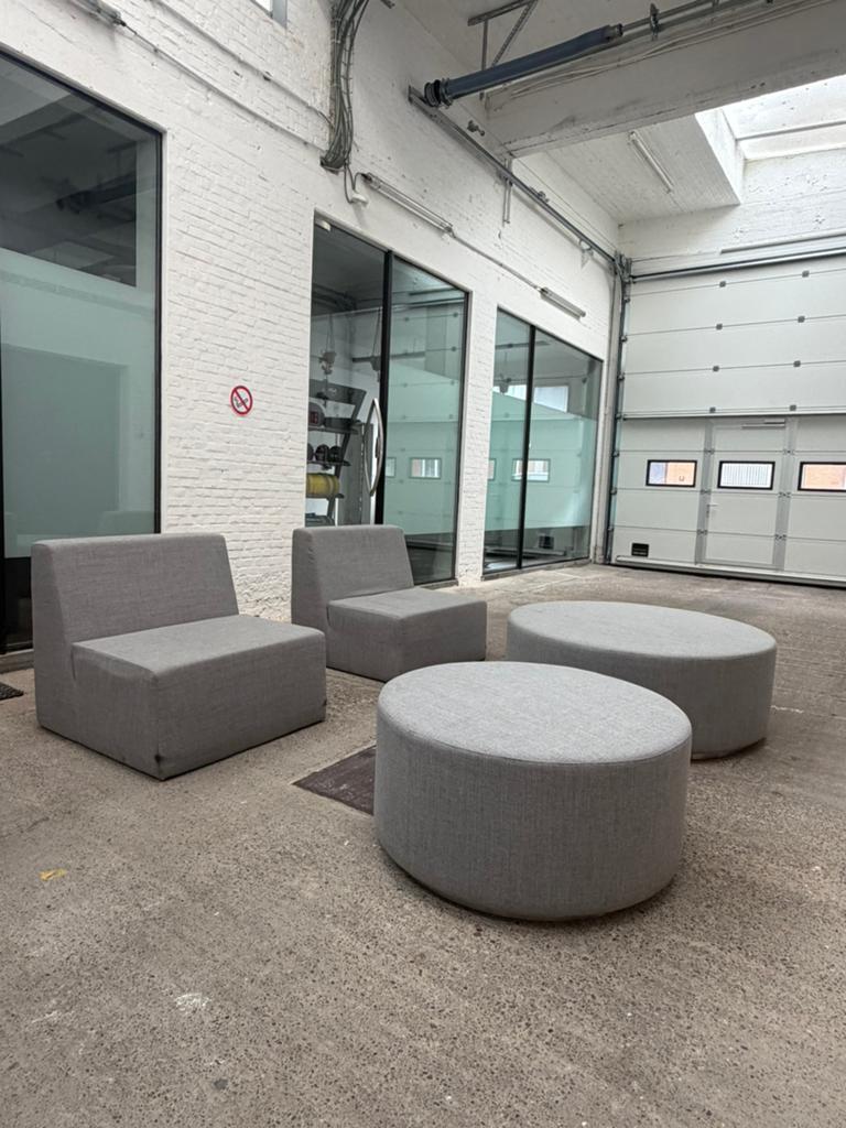 Moderne loungezetels + ronde poefs – grijs, Tuin en Terras, Tuinsets en Loungesets, Ophalen