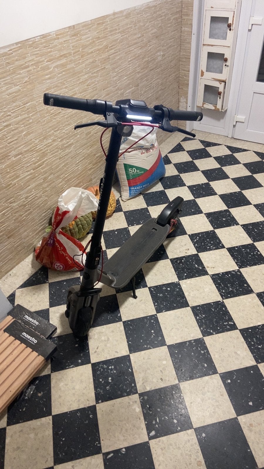 Version américaine de Nine bot F3 Pro et mode Police, Vélos & Vélomoteurs, Enlèvement ou Envoi, Comme neuf, Step électrique (E-scooter)