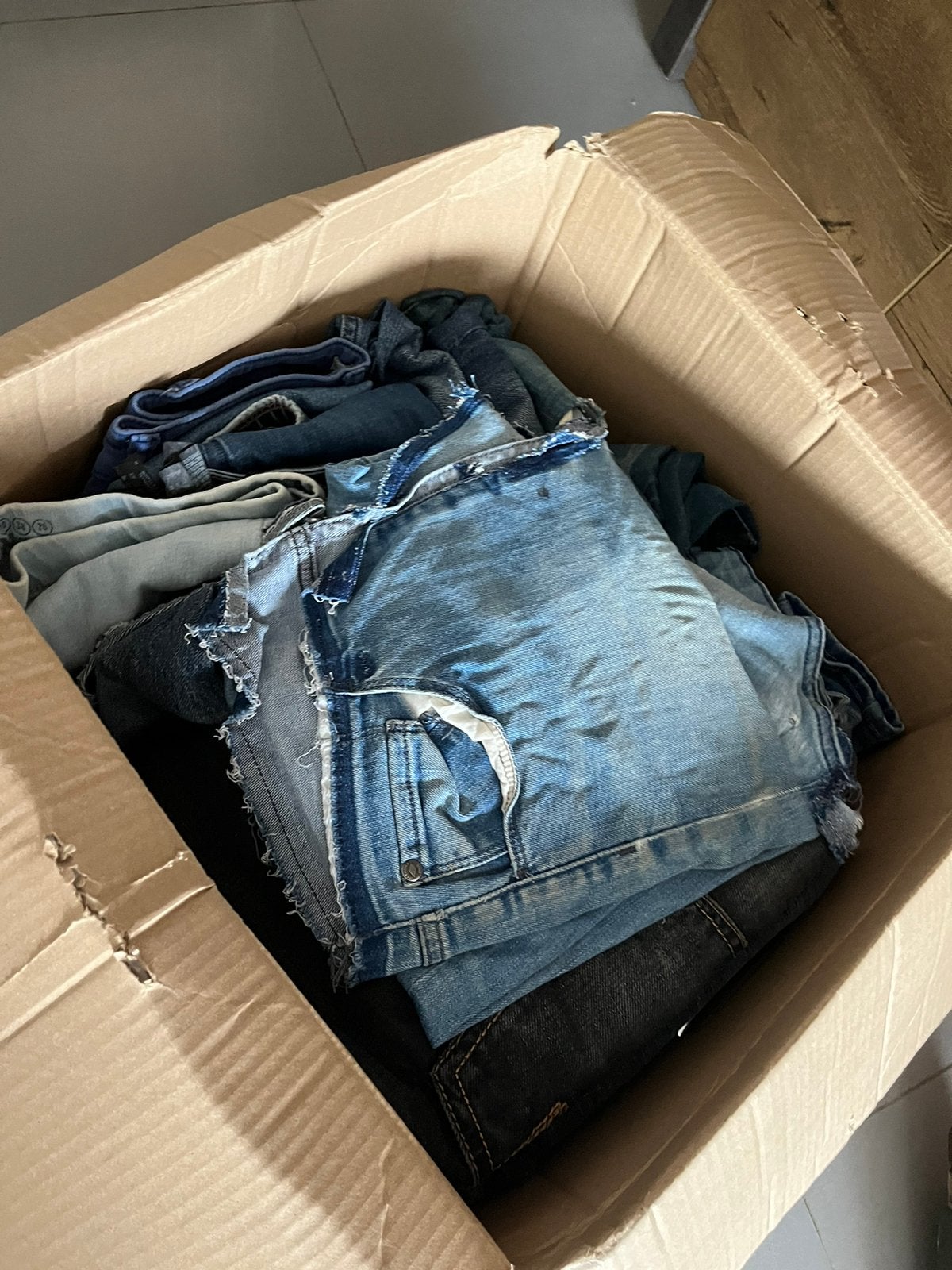 doos + zak jeans !LEES BESCHRIJVING!, Hobby en Vrije tijd, Ophalen, Gebruikt, Meerkleurig, Overige materialen