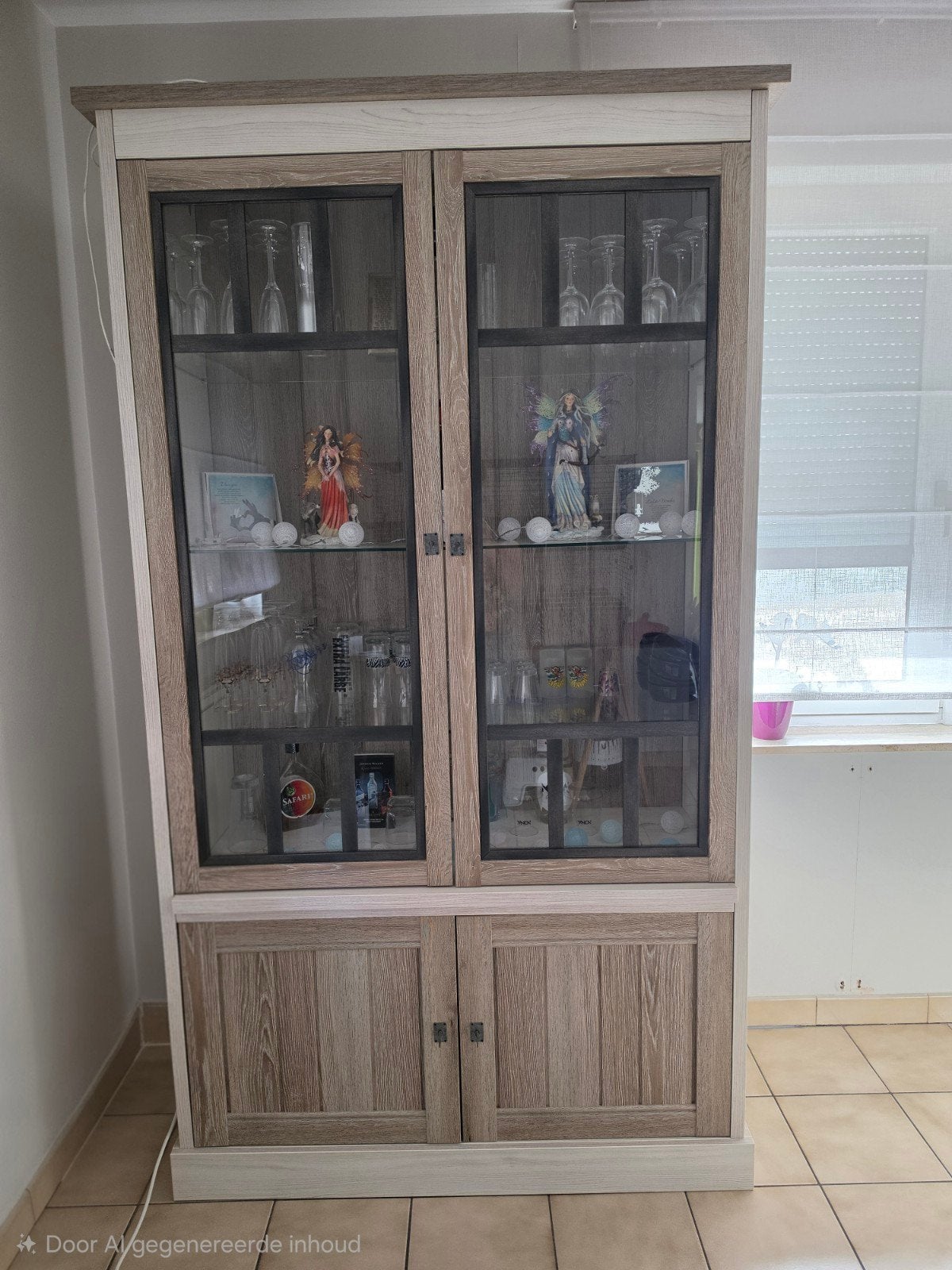 Meubels TE KOOP --- YORK --- Dressoir, vitrinekast en 3 sp, Ophalen, Zo goed als nieuw