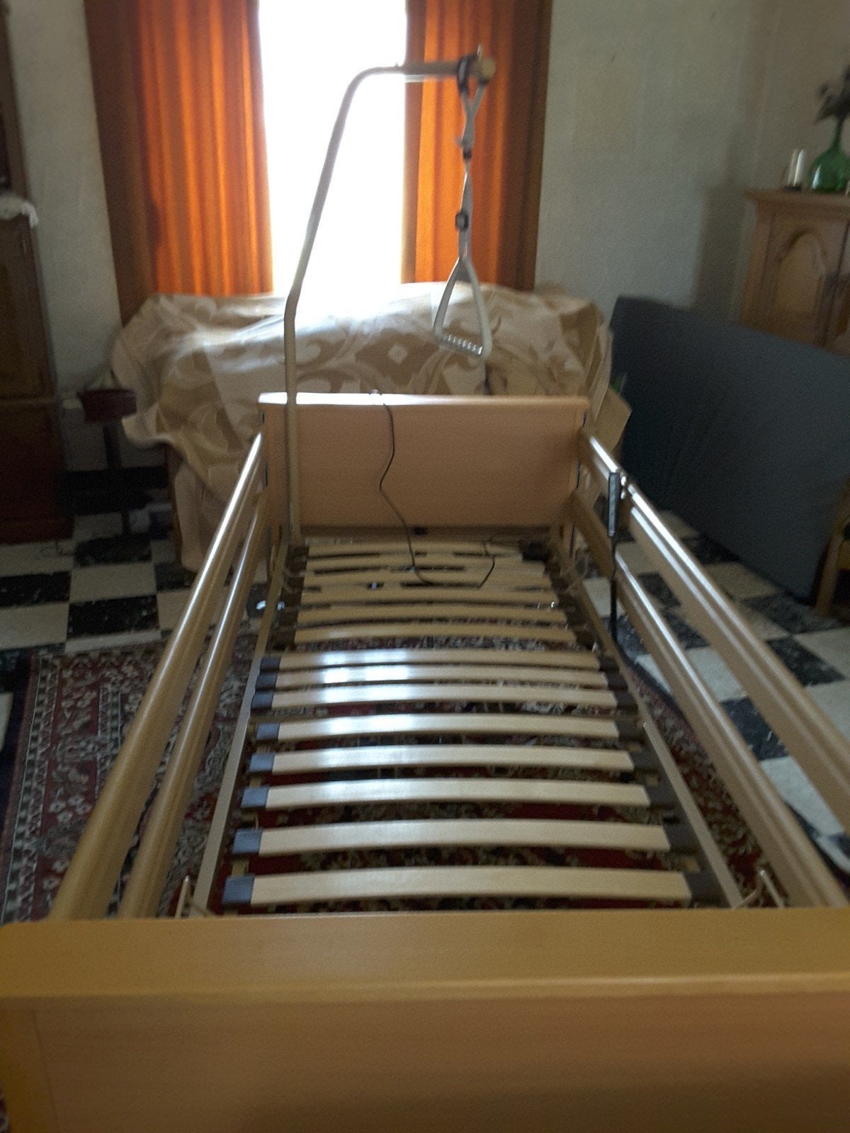 Ziekenhuisbed, Verzorgbed, Hoog laag bed, Ophalen, Zo goed als nieuw, Hout