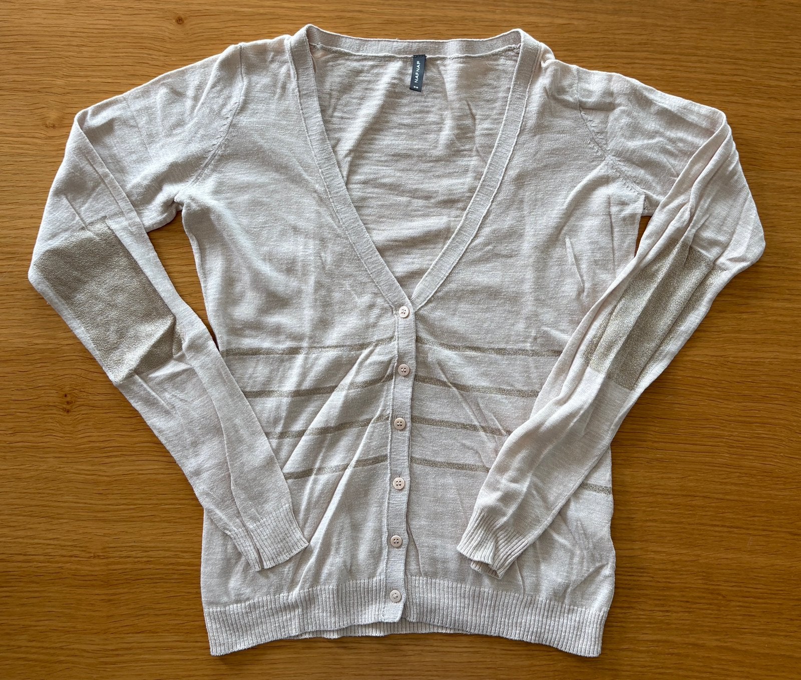 Petit gilet léger beige boutonné NAF NAF - Taille XS - 7€, Vêtements | Femmes, Pulls & Gilets, Enlèvement ou Envoi, Comme neuf